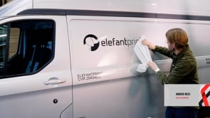 Enfärgad figurskuren folie för bil