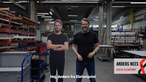 Pappfigur med ryggstöd